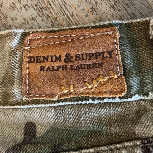 Distressed Boyfriend Cut off Shorts - Picture 2 of 6